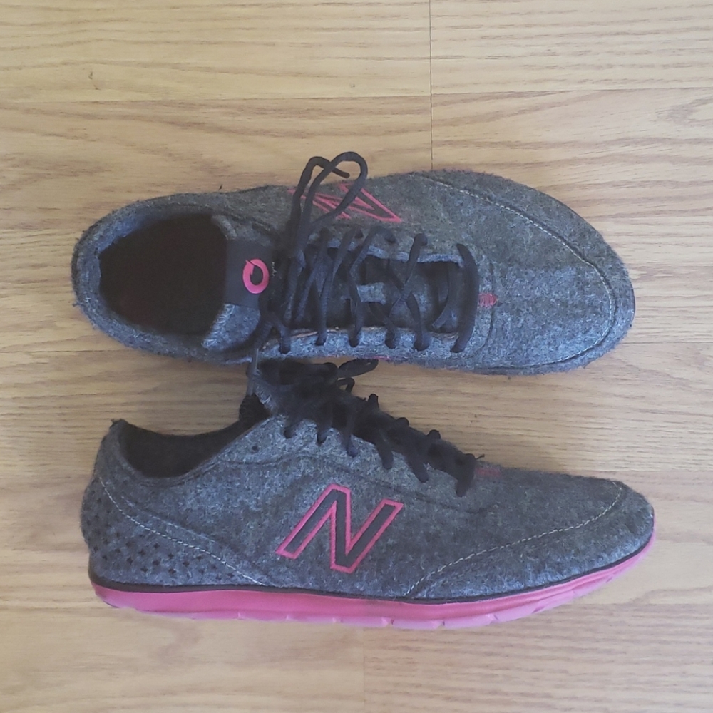 Tennis shoes